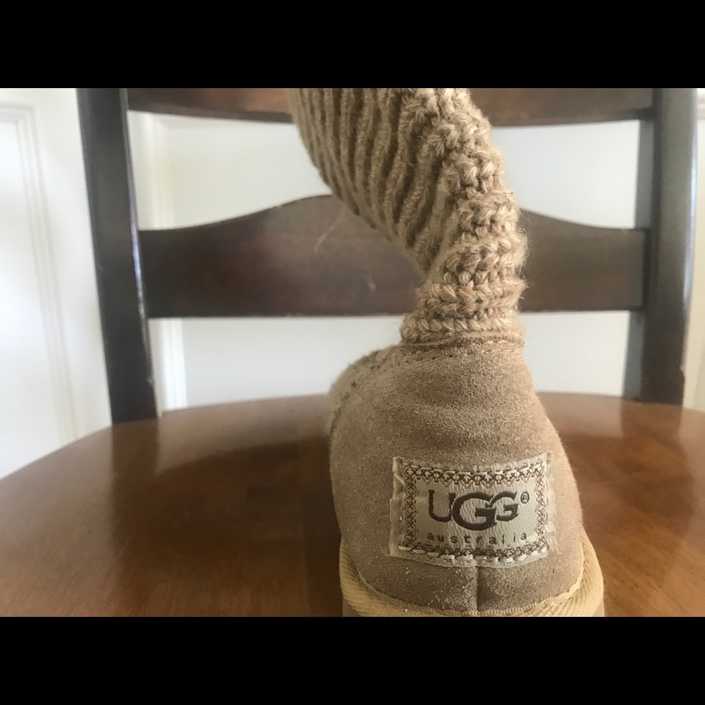 UGGS - Picture 3 of 6